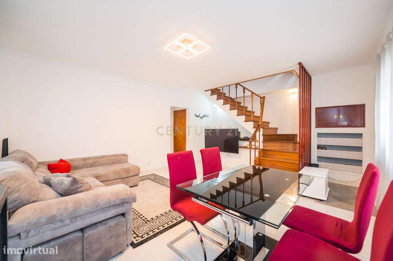 Propriedade com duas moradias geminadas-5