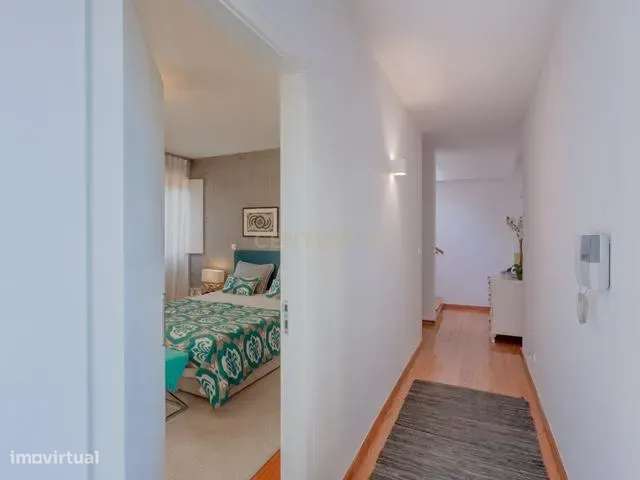 Moradia T6 com Jardim Interior e Garagem na Lapa – Junto à Embaixada d-17