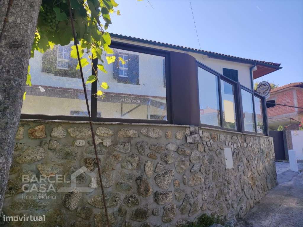 Moradia T3 com comércio para café em Quintiães - Barcelos-16