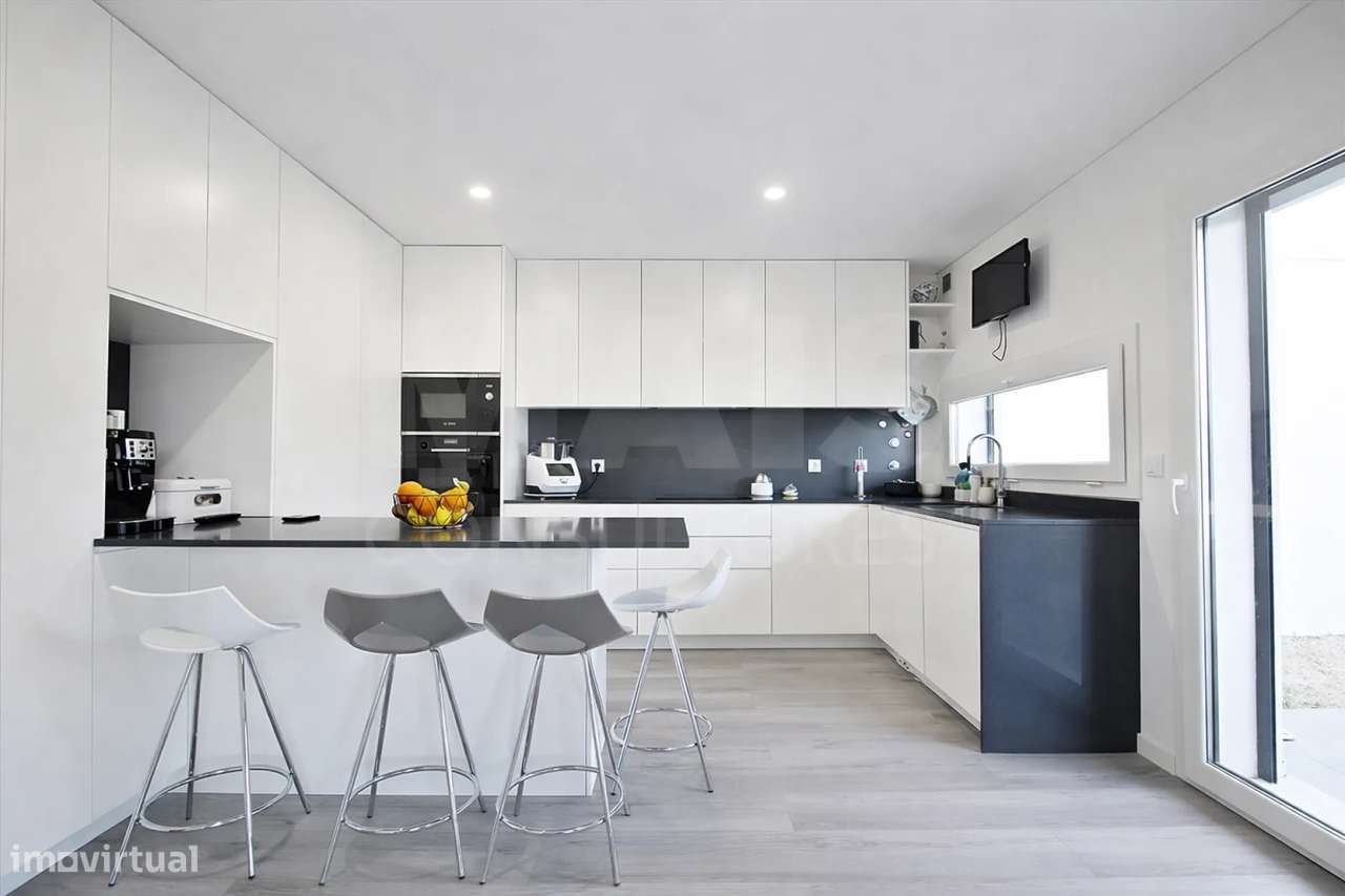 Moradia T4+1 Premium | Garagem | Terraços | Quintal - Grande imagem: 4/39