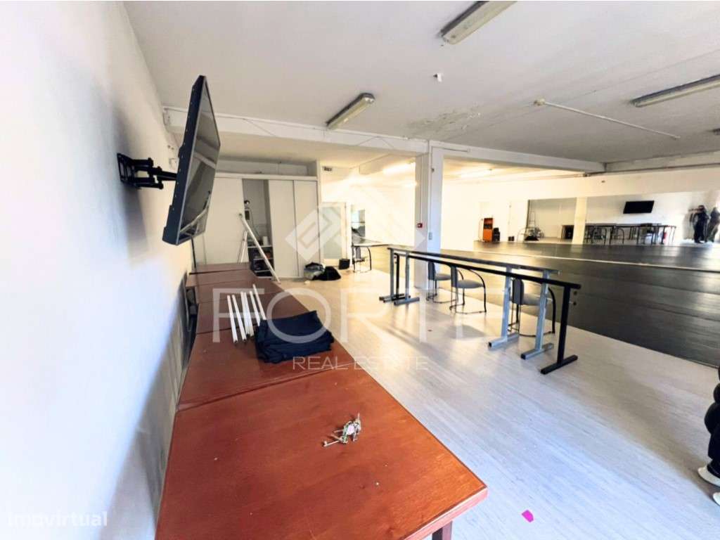 Espaço Comercial c/ armazém-11