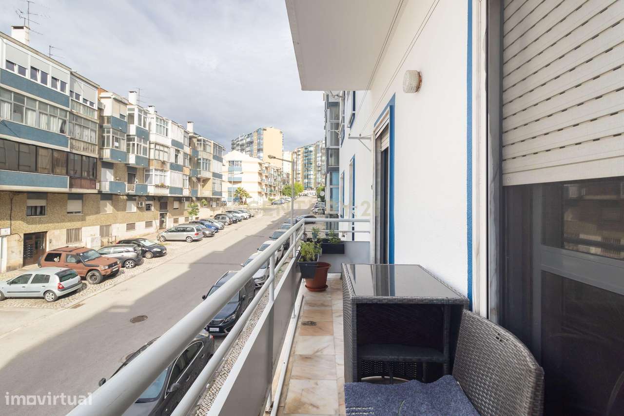 Magnifico T2, no Laranjeiro, perto do Alfeite, construção de 2002, pré-10