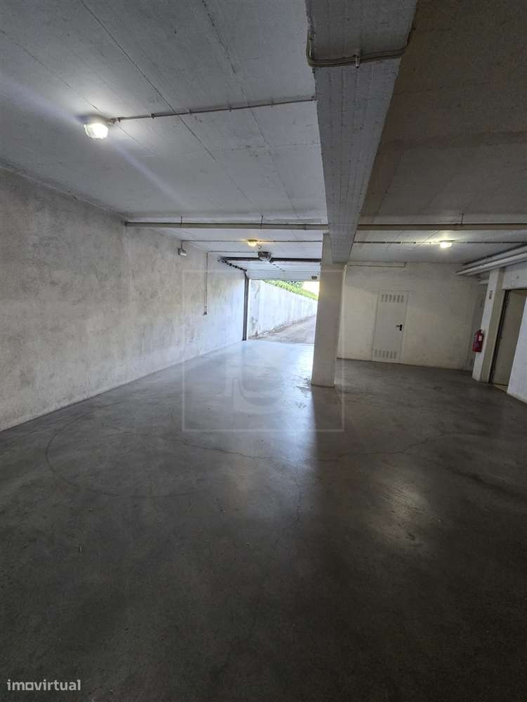 Apartamento T3 com Garagem  em Torres Novas-21