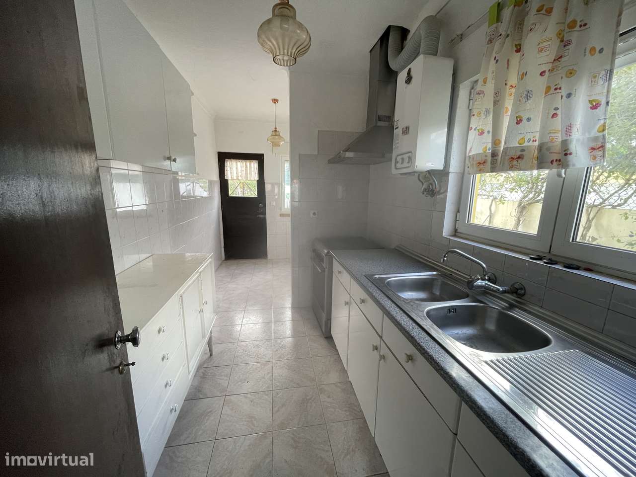 Moradia com 320m² de terreno e potencial incrível por apenas 385.000€-5