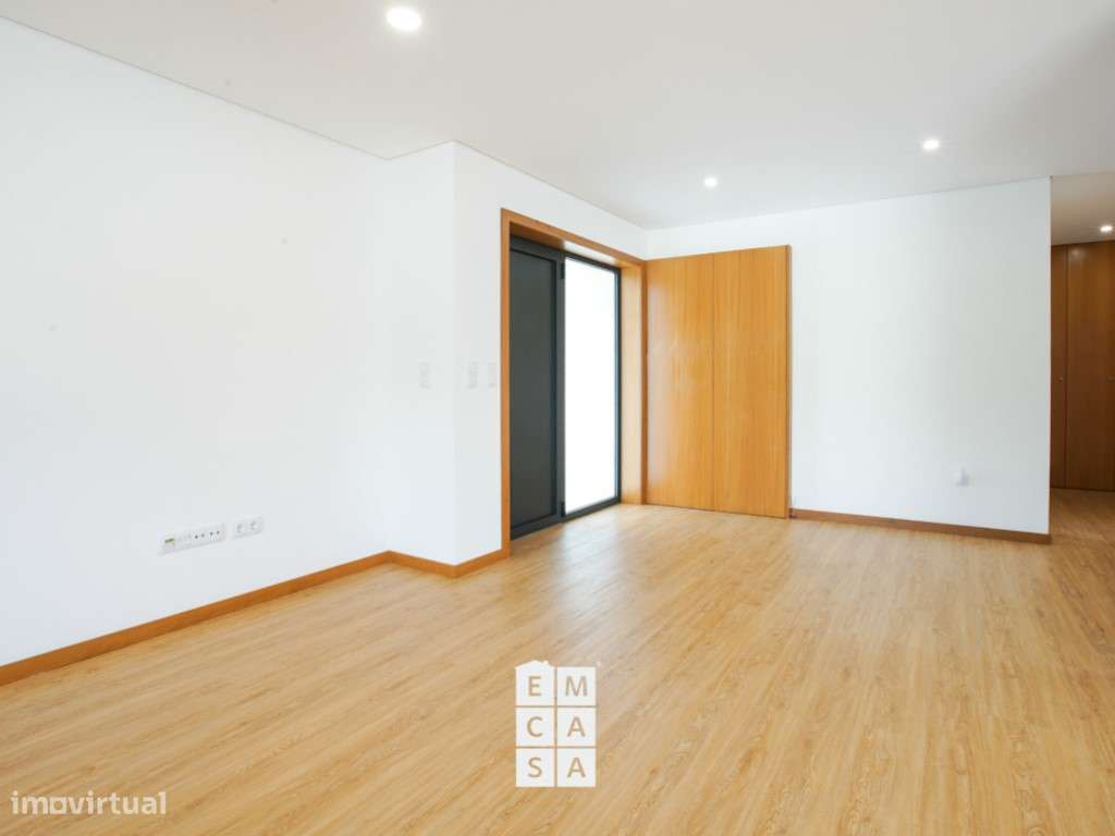 Moradia Isolada T4 Nova com 3 suites - A 2 Minutos do Centro de San... - Grande imagem: 3/43