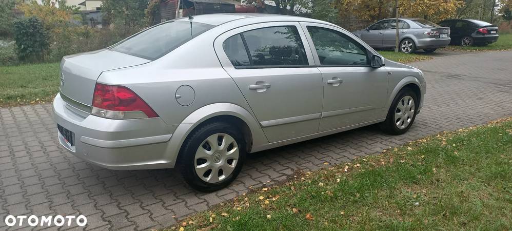 Opel Astra 1.6 Edition - 4