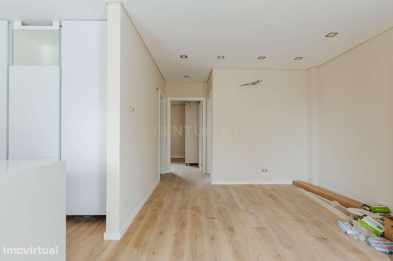 Apartamento T2 Novo com Vista Panorâmica em Loures-8