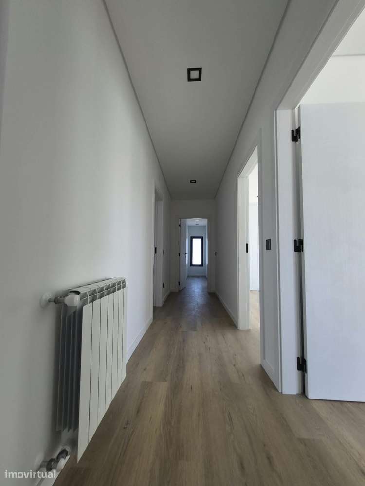 Moradia T3, térrea, geminada c/garagem e logradouros,  Fração: "A"-14