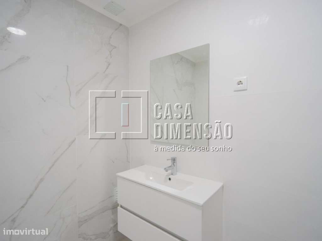 Apartamento T3 em fase de remodelação, na Amadora!!-13
