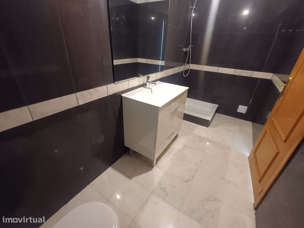 Excelente Moradia T4 garagem jardim Sampaio Sesimbra-15