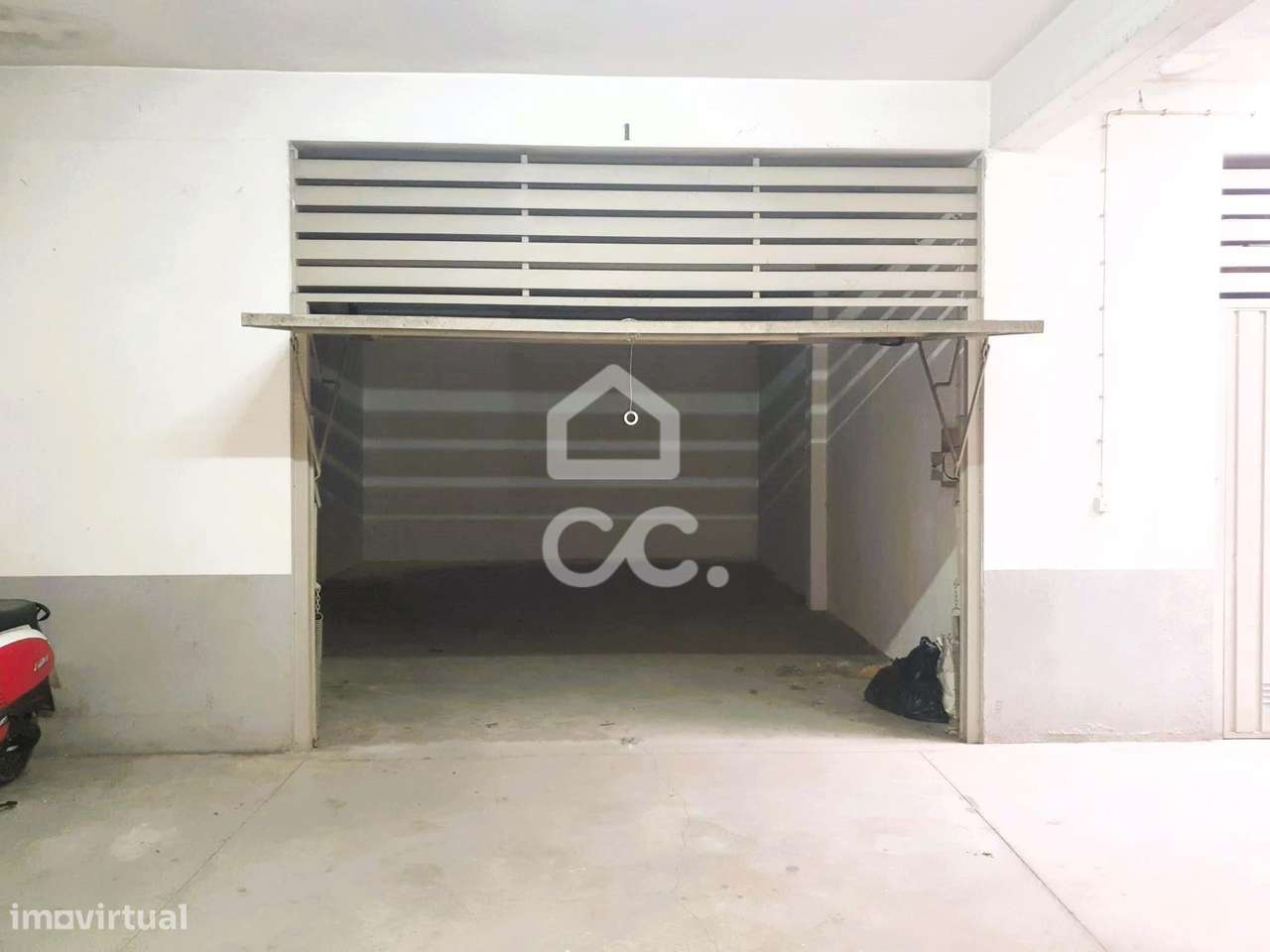 Garagem ampla em Setúbal-1