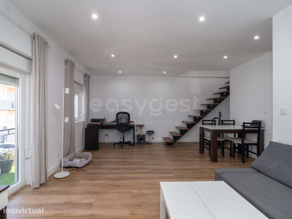 Apartamento Duplex T1+1 remodelado no centro de Almada - Grande imagem: 5/26