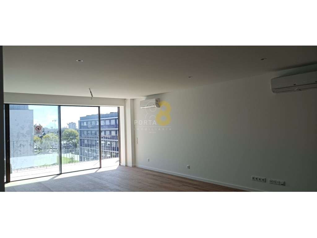 T4 com terraço ultimo piso, vistas do parque e mar - Grande imagem: 5/23