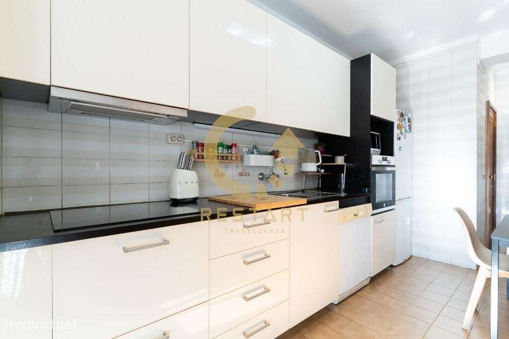 T2 - Parcialmente Renovado - Localização Premium - Vila Nova de Gaia-8
