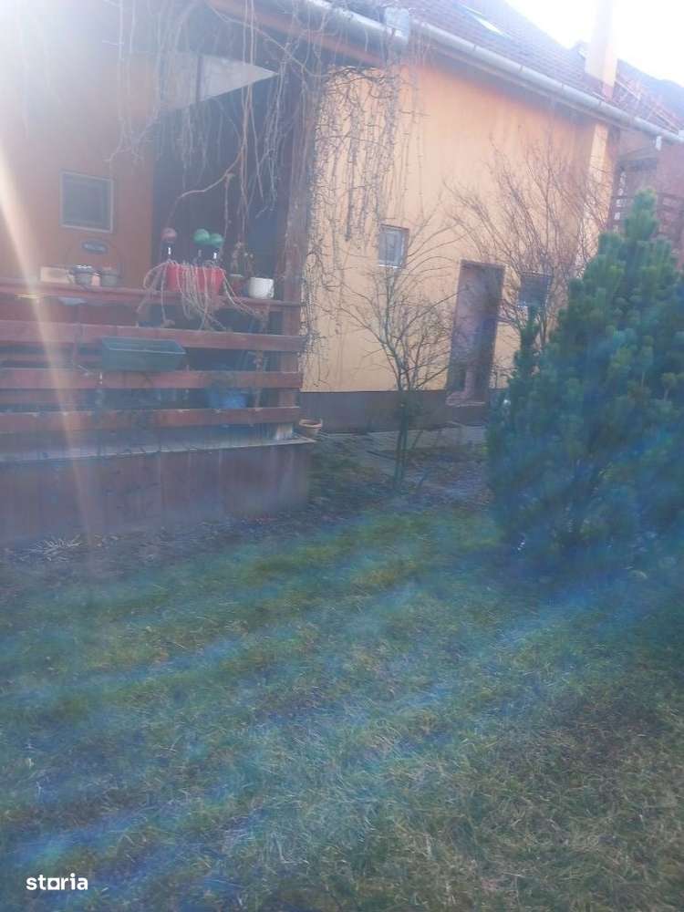 Casa cu etaj,cu garaj ,200 mp,teren 500 mp,semimobilat, în Sângeorgiu - Imagine principală: 4/17