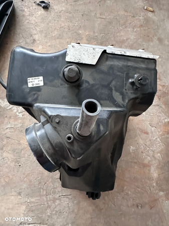 Obudowa filtra powietrza Audi A4 B8 8K0133837BM - 3