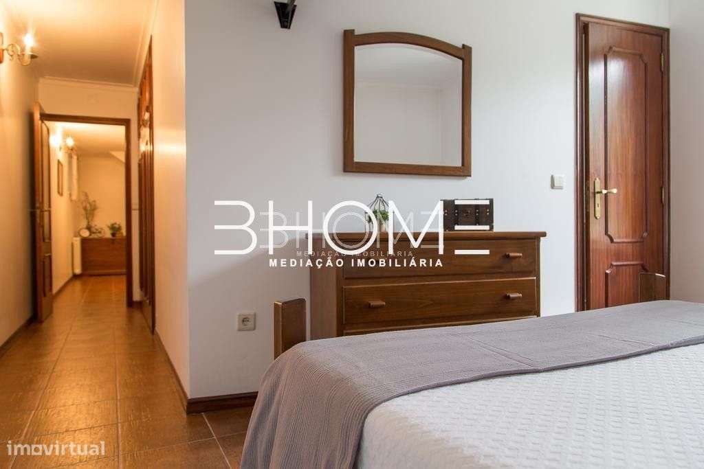 Propriedade com Casa em Pedra, T6, com piscina e campo de jogos-28