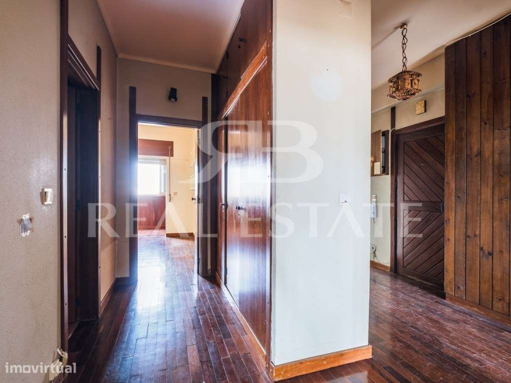 T2, para remodelação total | junto à Praça de Espanha | centro de L...-6