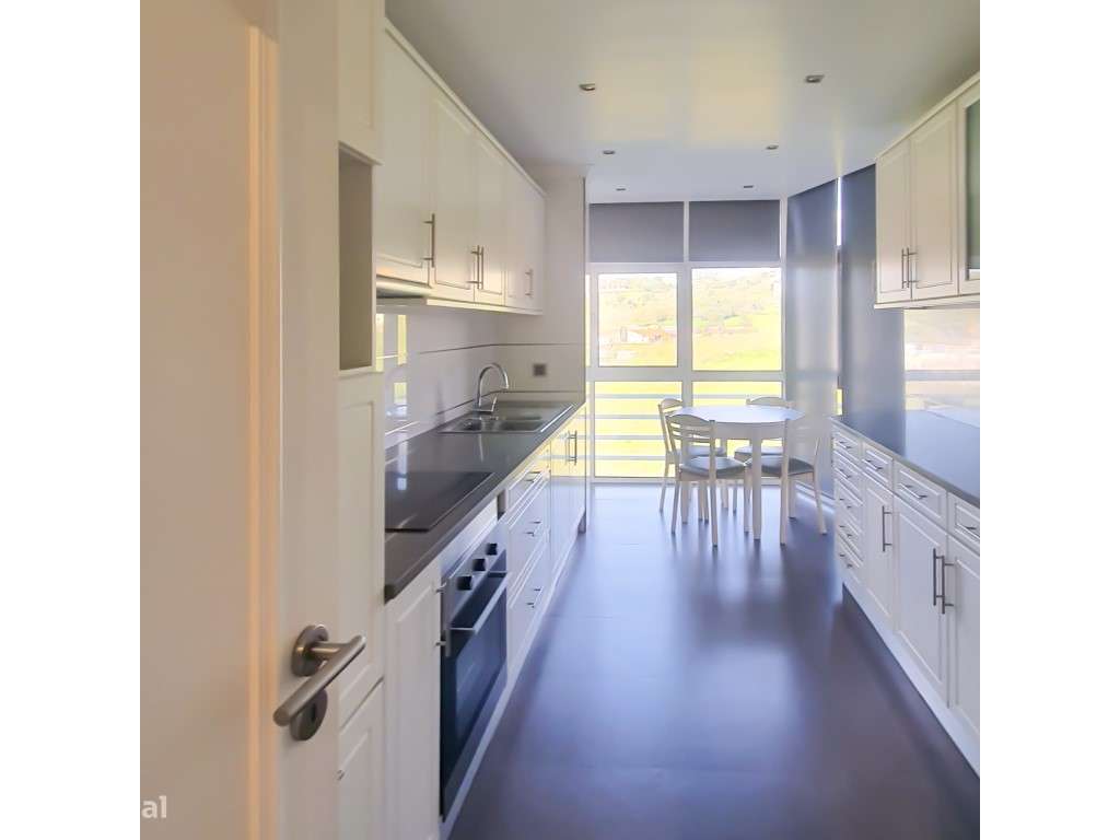 Apartamento T4 +1 com vista para as encostas verdejantes de Alcobaça - Grande imagem: 4/29