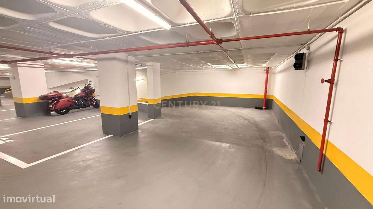 Garagem à venda  em Arroios - n.5-6
