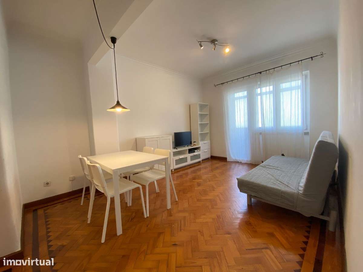 Benfica Estação, T2, Renovado Mobilado e Equipado - Grande imagem: 4/10