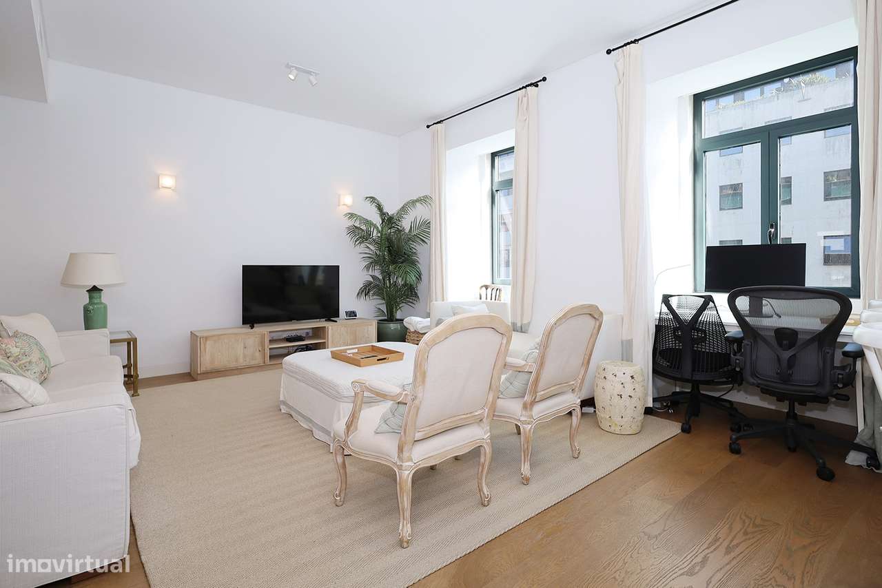 Apartamento T2 - Junto à Av. Liberdade - Totalmente Mobilado - Garagem-15