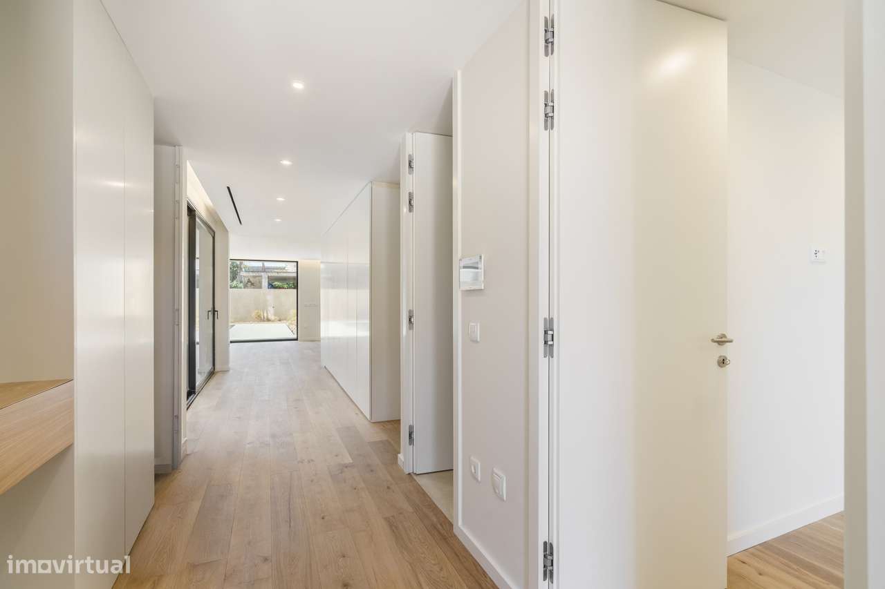 Moradia T3 de Luxo com 3 Suítes, Escritório e Piscina-19