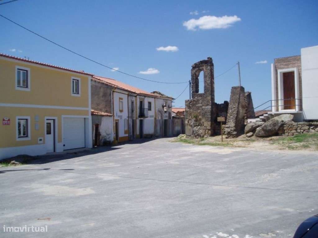 Moradia T4, com garagem e quintal, perto de Nisa - Grande imagem: 5/16