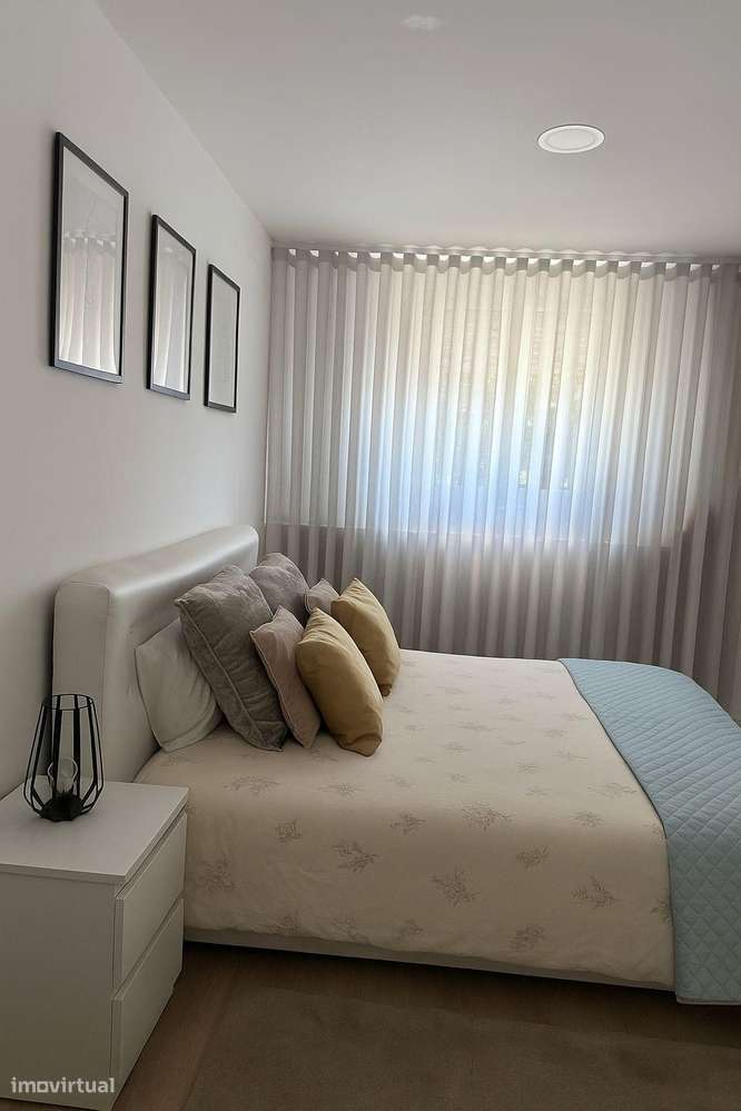 Moradia geminada Bi-Familiar T3 + T1 — Dois espaços...-7