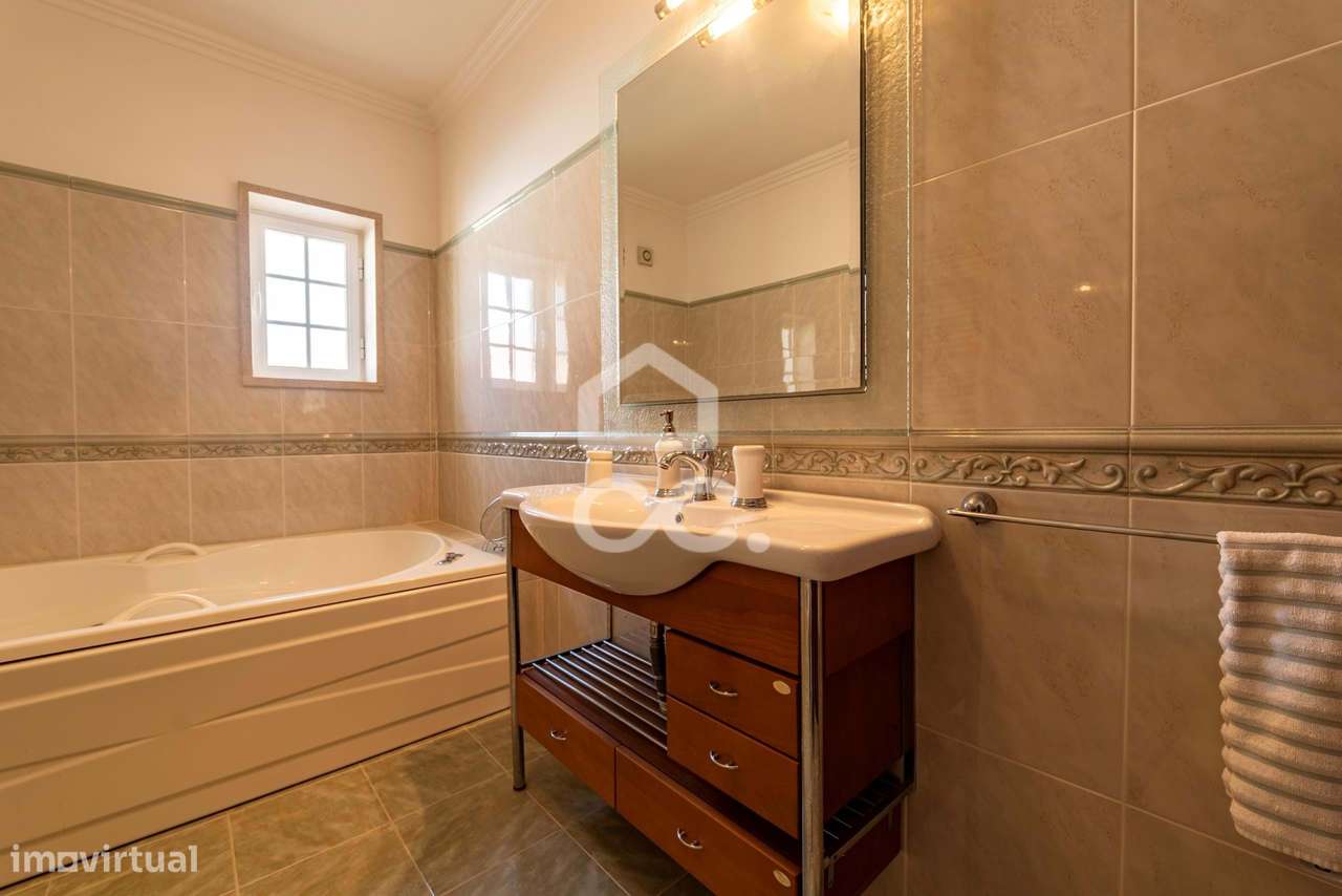 Moradia T4+3 de Prestígio em Vila Nova – Cadaval-42