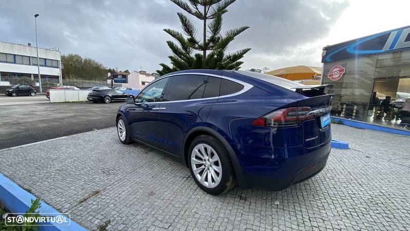 Tesla Model X 75D - 15