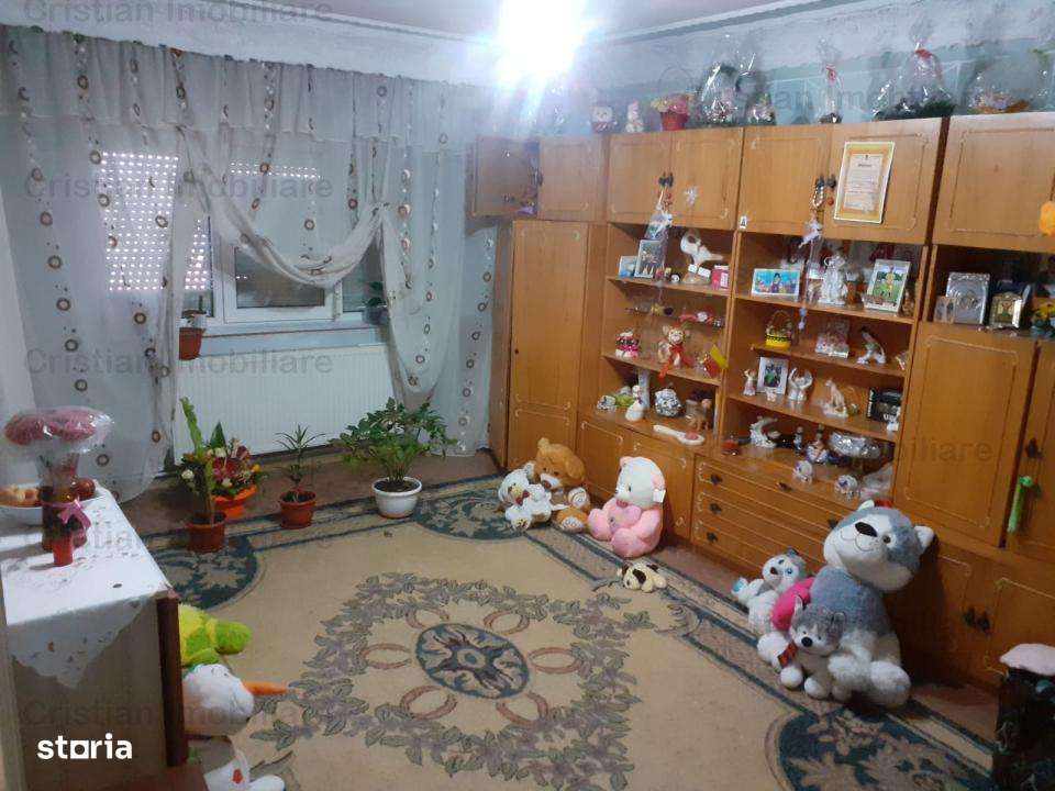 3 cam 70mp etaj 3 Confort 1 decomandat  Buzaului - Imagine principală: 1/6