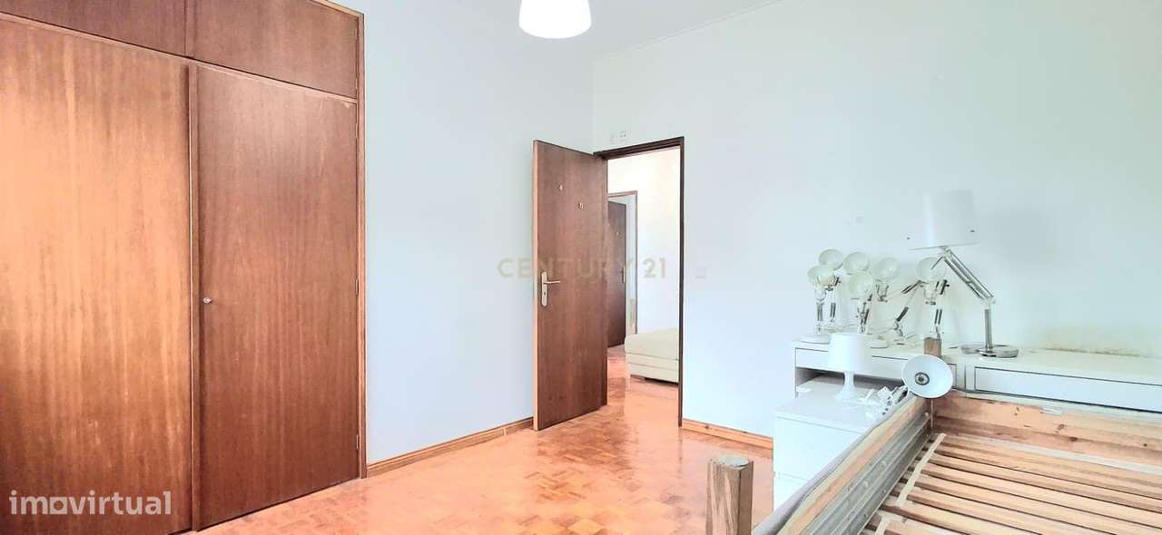 Apartamento T3 na Rua Tomás Alcaide-18