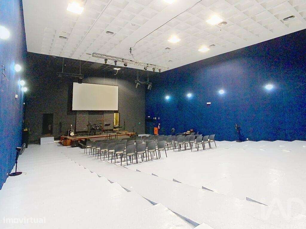 Loja / Estabelecimento Comercial em Santo António dos Olivais de 370,0 - Grande imagem: 2/20