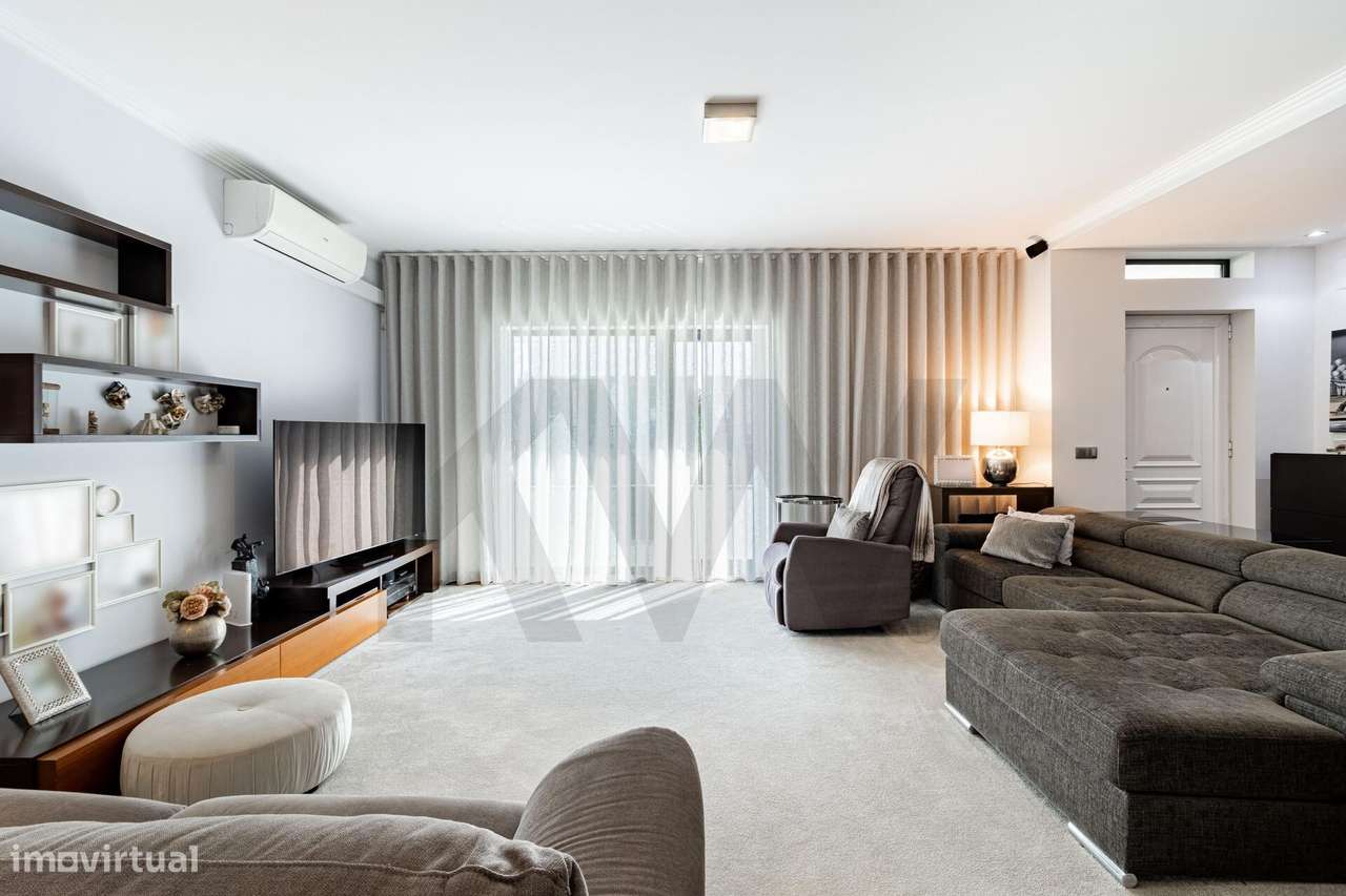 Moradia em Banda T3 com 261m2 na zona dos Passionistas – Santa Maria d - Grande imagem: 2/39