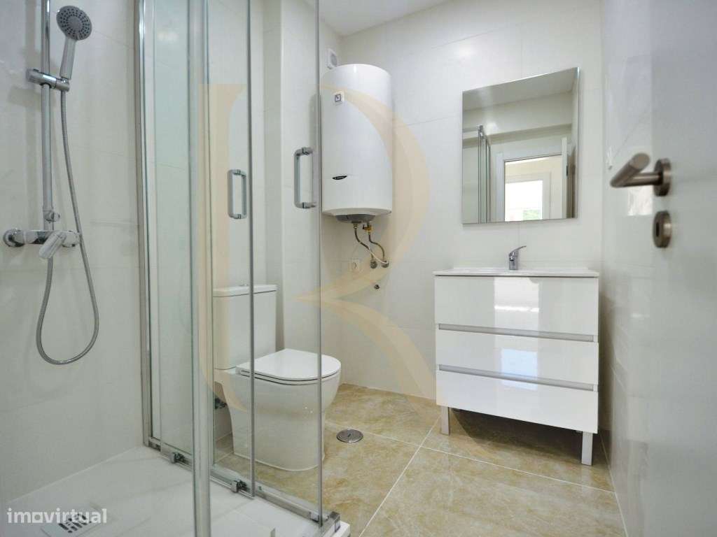 Apartamento T2 Totalmente remodelado em Almada-9