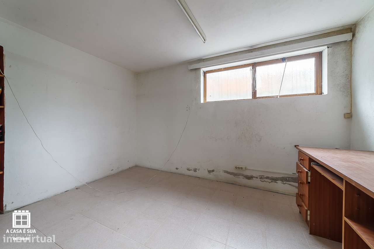 Moradia T4 de três frentes em Baguim do Monte - Exclusivo-32