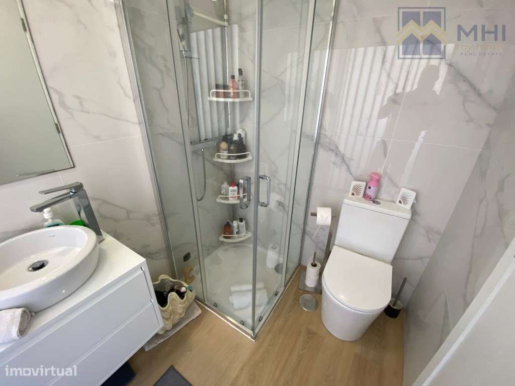 Excelente moradia Bifamiliar T3, a 100 metros da praia em Canidelo-12