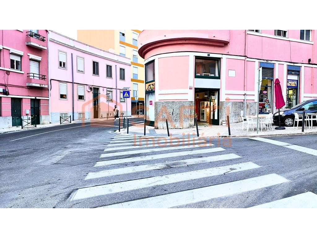 Espaço Comercial Prime em Campo de Ourique - Grande imagem: 2/16