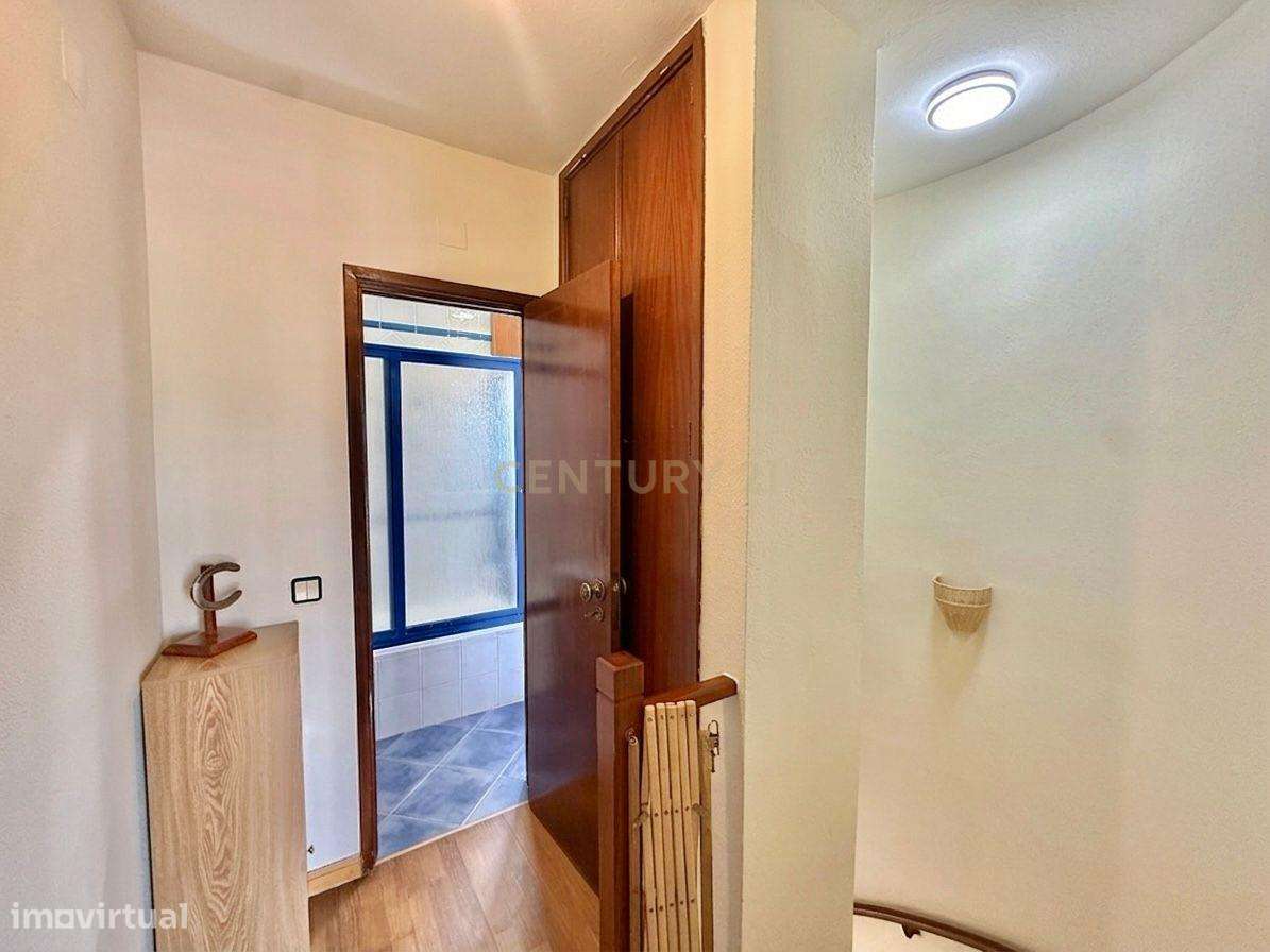 Moradia T4  em Vendas de Azeitão com jardim - Oportunidade-24