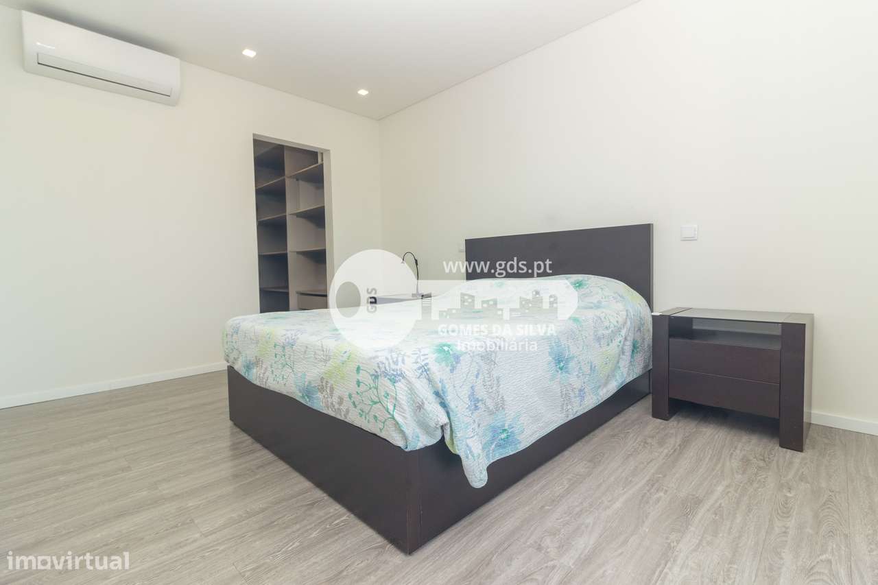 Moradia T3+1 com Espaços Comerciais – Ideal para Viver e Investir-17