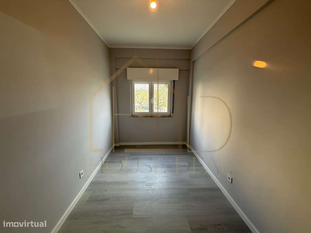 REMODELADO! Apartamento T3 no centro do Laranjeiro. - Grande imagem: 5/8