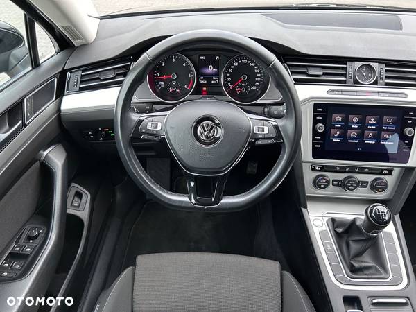 Volkswagen Passat 2.0 TDI SCR Comfortline - 5