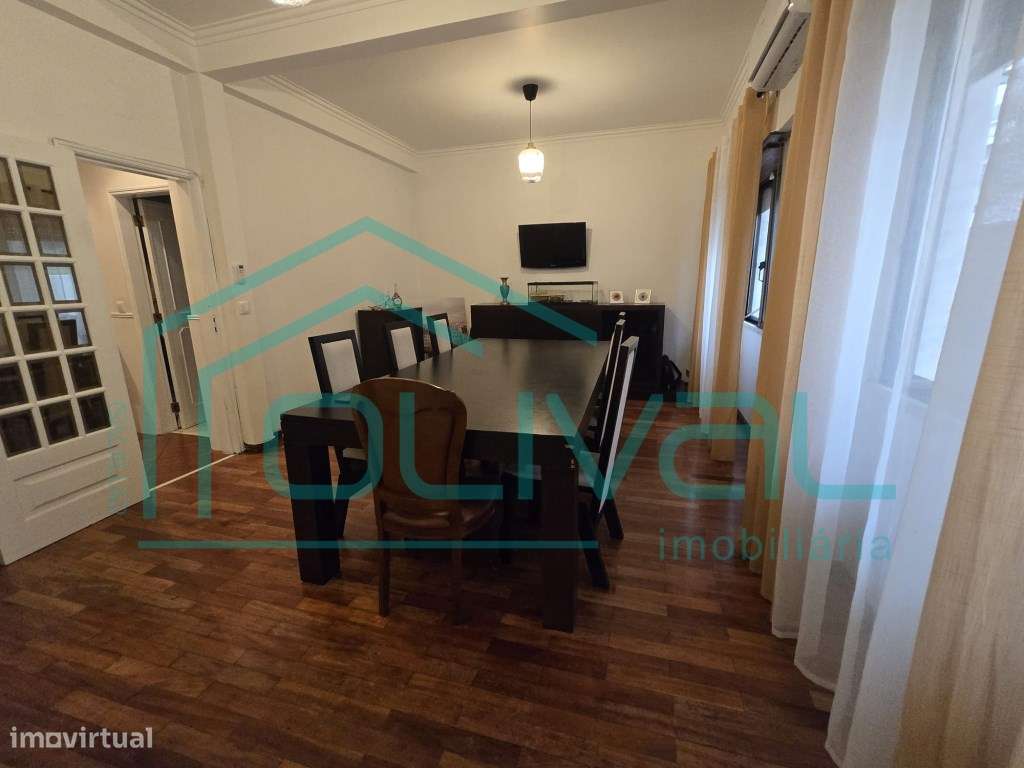 Apartamento T4 com terraço e arrecadação - Grande imagem: 4/33