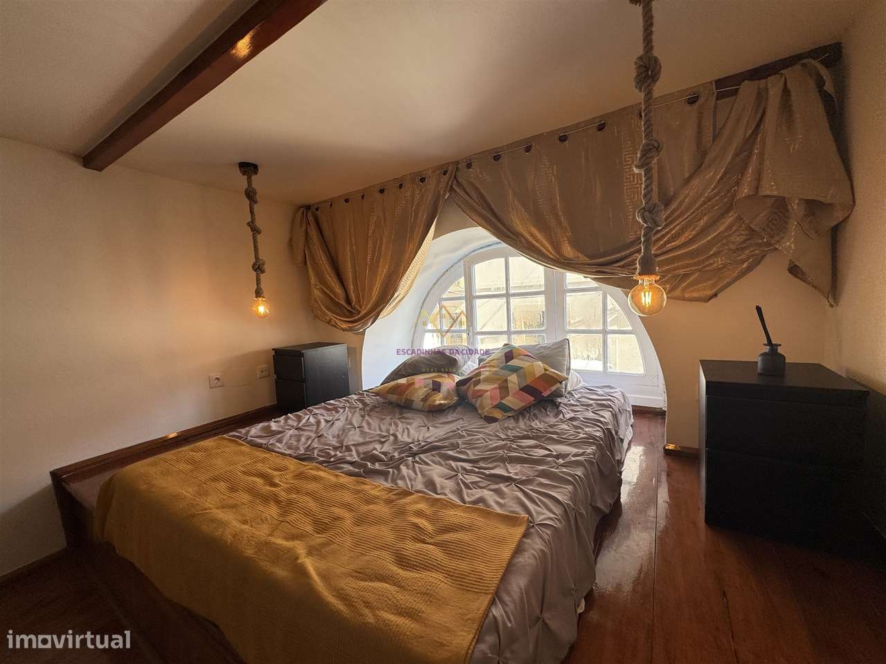 Charme Histórico com Toque Moderno – T1 Mezzanine junto ao Castelo de - Grande imagem: 3/21