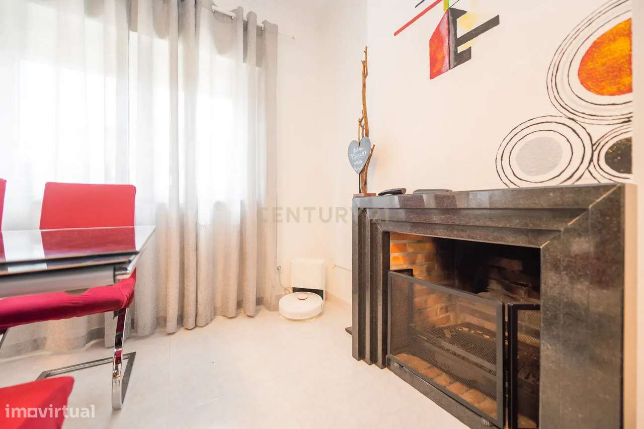 Propriedade com duas moradias geminadas - Grande imagem: 5/56