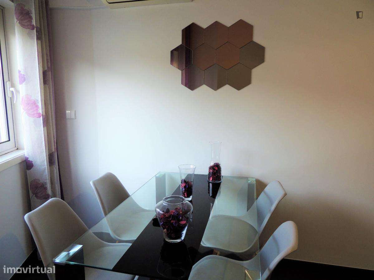 Apartamento com 1 quartos - localizado em Paranhos Porto - Grande imagem: 3/9