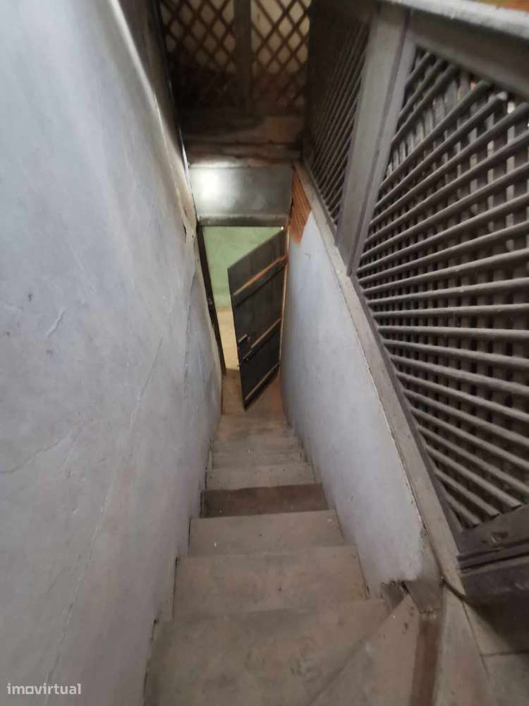 Prédio com localização de excelência na cidade de Tomar - P2986/23-22