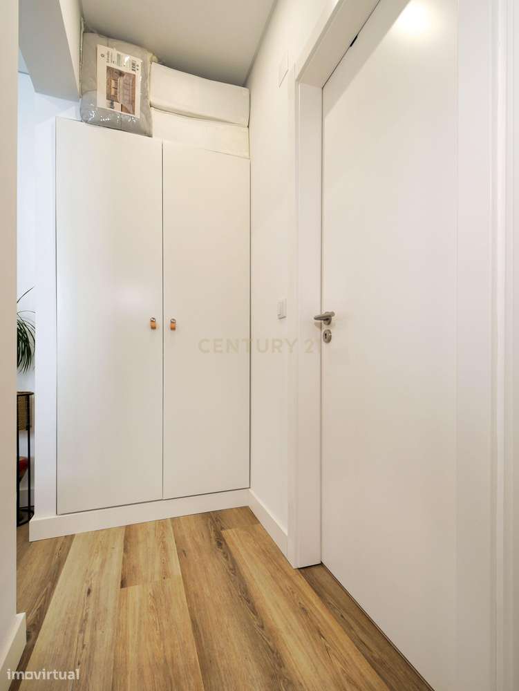 Apartamento  T1 - totalmente remodelado - Elevador-  S. António Capari-8