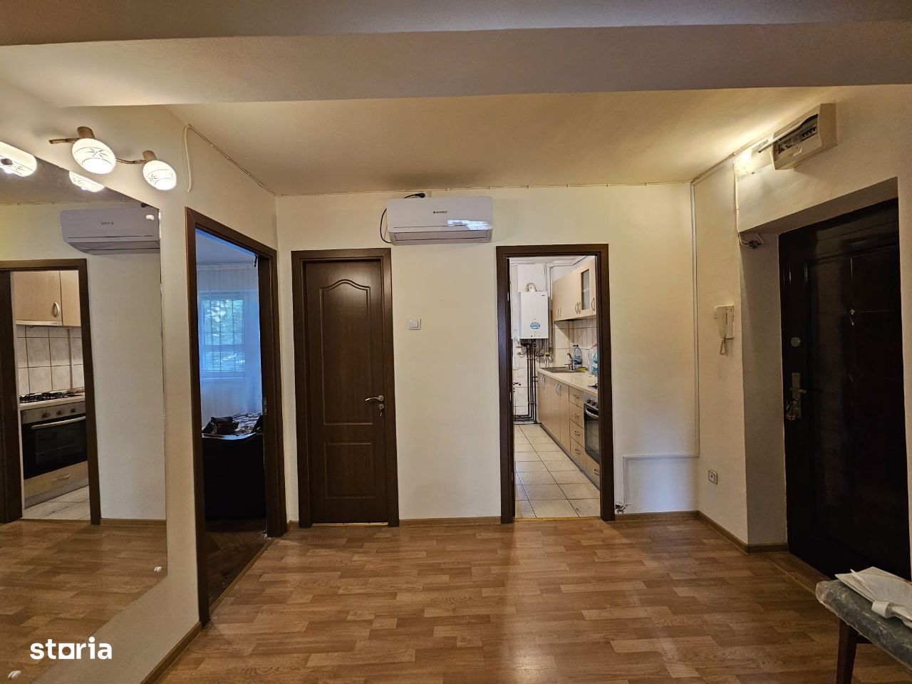 Apartament 4 camere,2 bai, zona Miorita